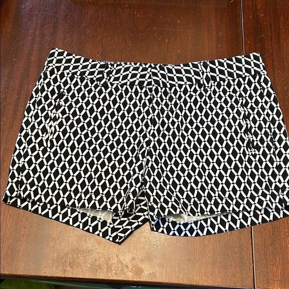 STYLUS Black and White Geometric patterned  Shorts Size 4 EUC - Picture 1 of 8